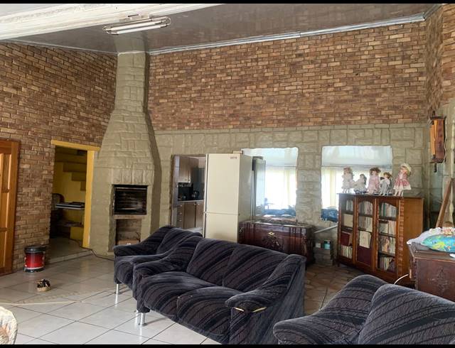 8,565M² SMALLHOLDING FOR SALE IN WESTONARIA